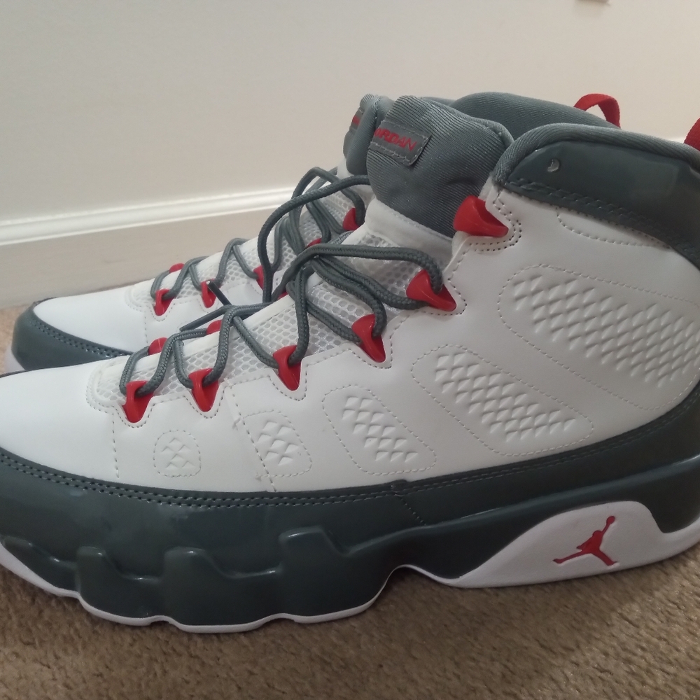 Men's Jordan retro 9 Fire Red sz 13